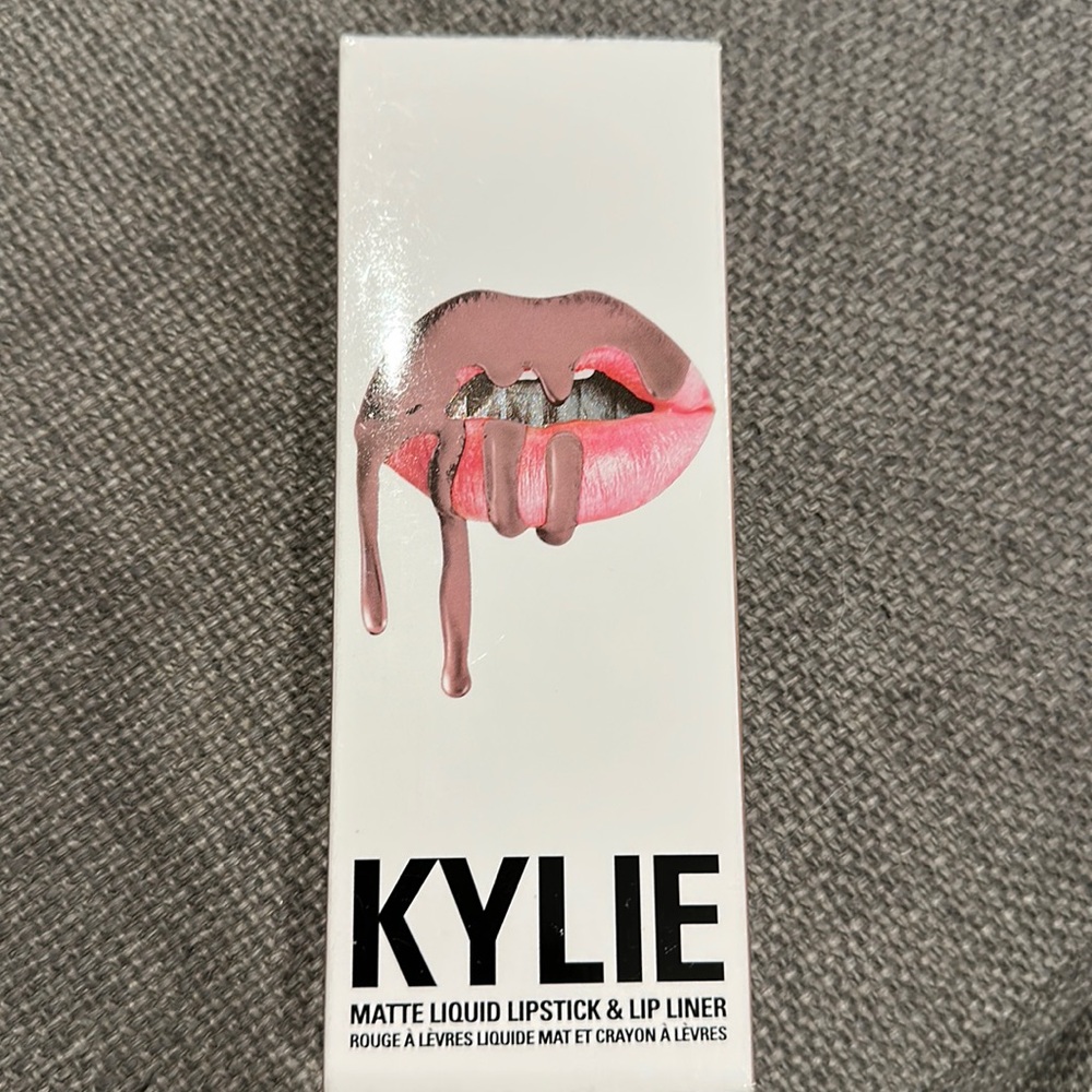 Kylie LipKit in MOON